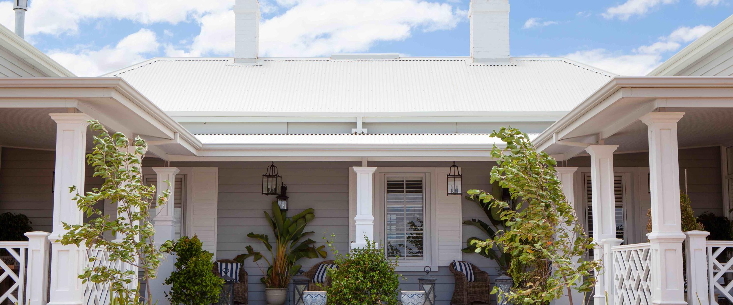 Hamptons Farmhouse - complete house front view
